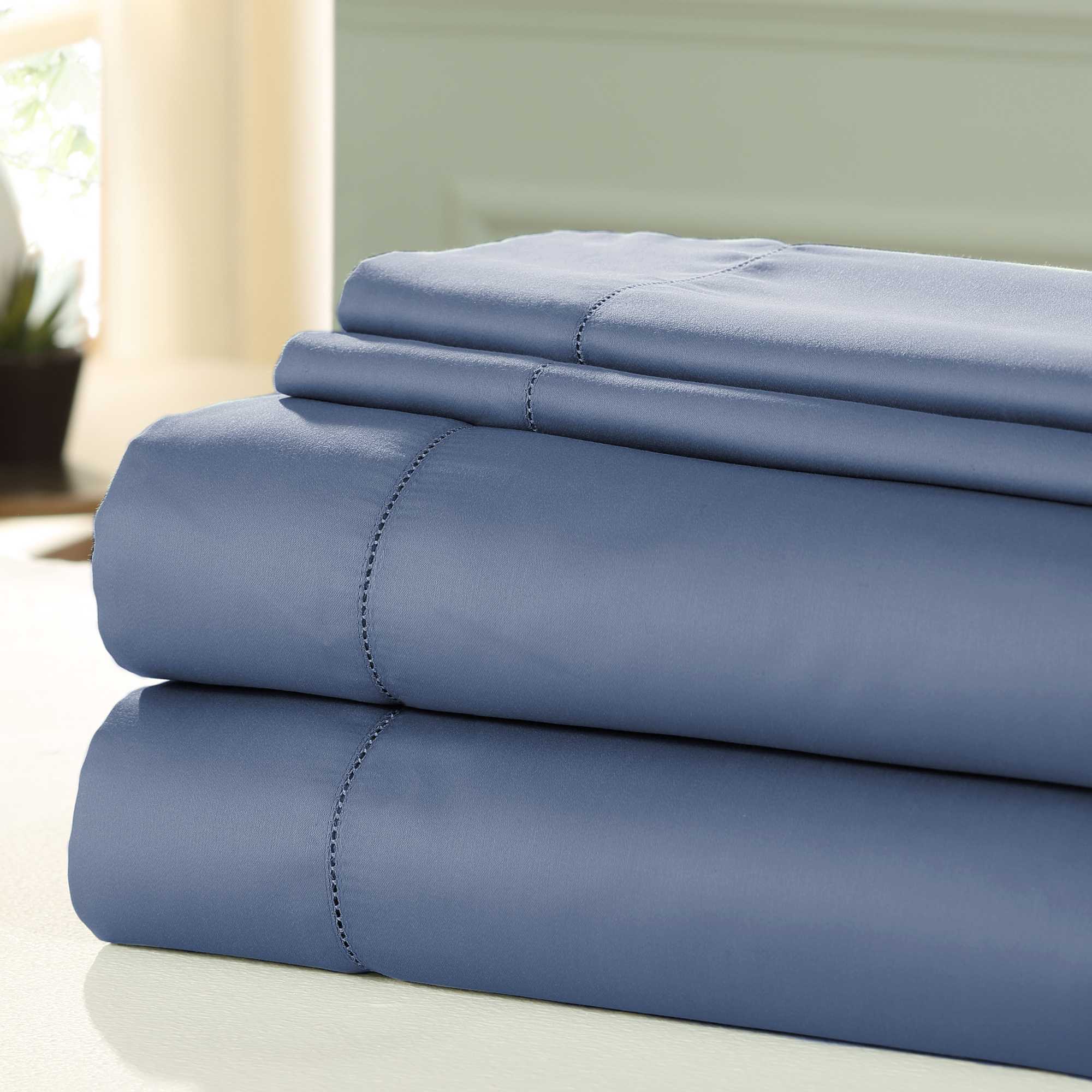 0.2" x 102" x 106" Cotton Dark Blue  4 Piece 1200 Thread Count King Size Sheet Set