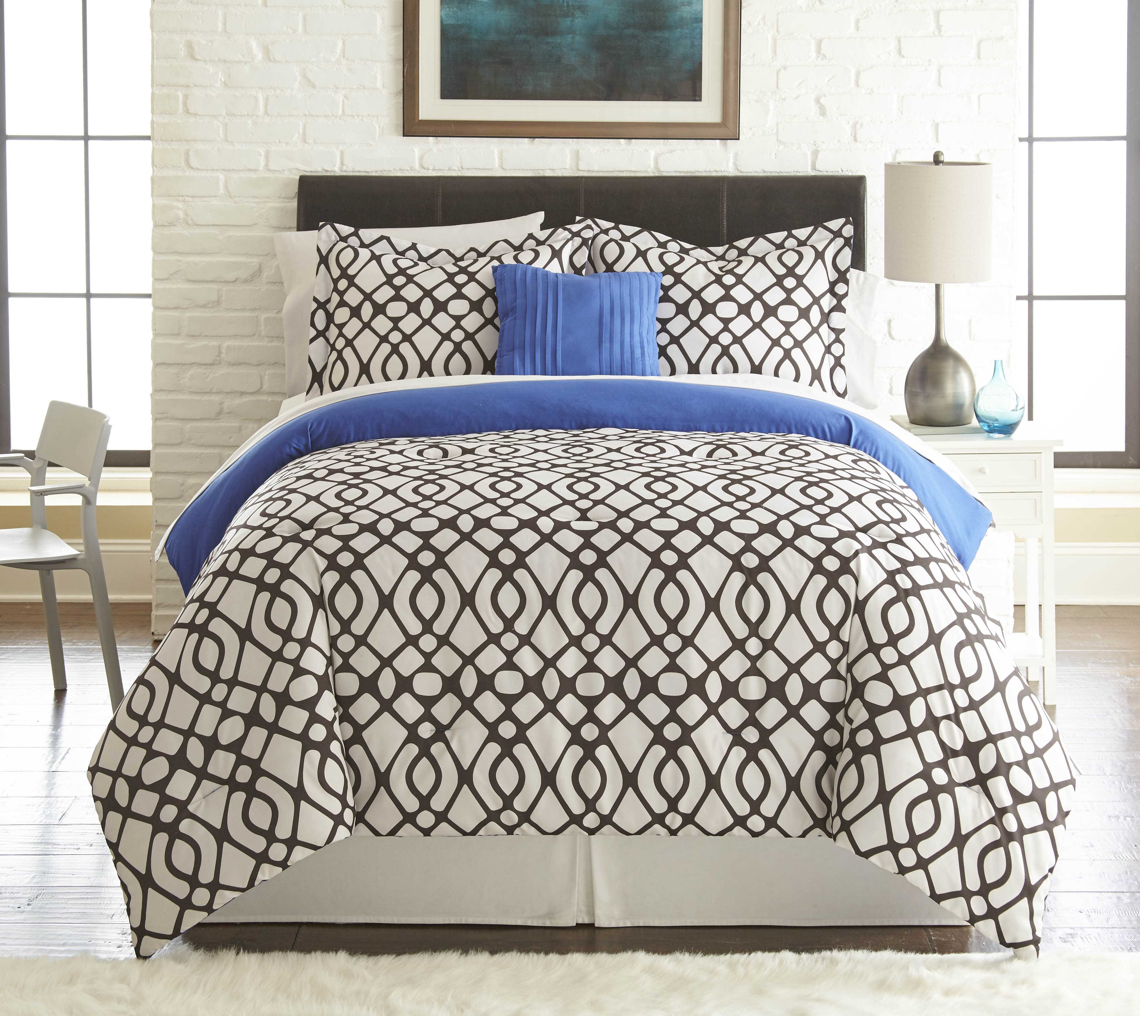 0.2" x 86" x 86" Polyester Black and White  8 Piece Reversible Queen Comforter Set