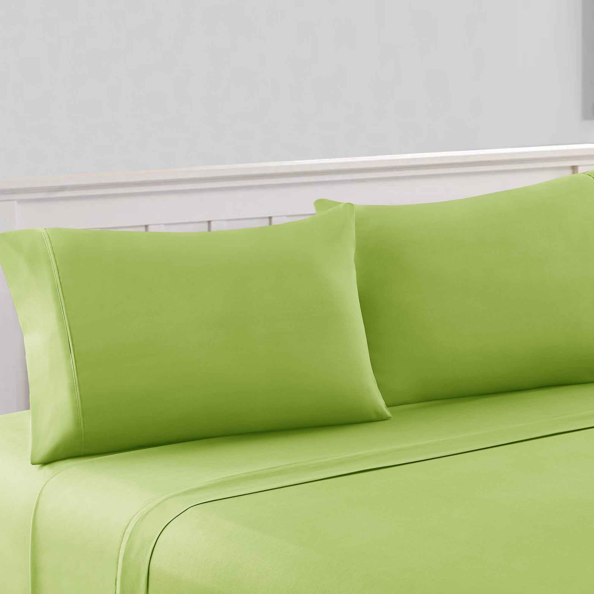 0.2" x 102" x 106" Microfiber Green  4 Piece California King Sheet Set with 1800 Thread Count