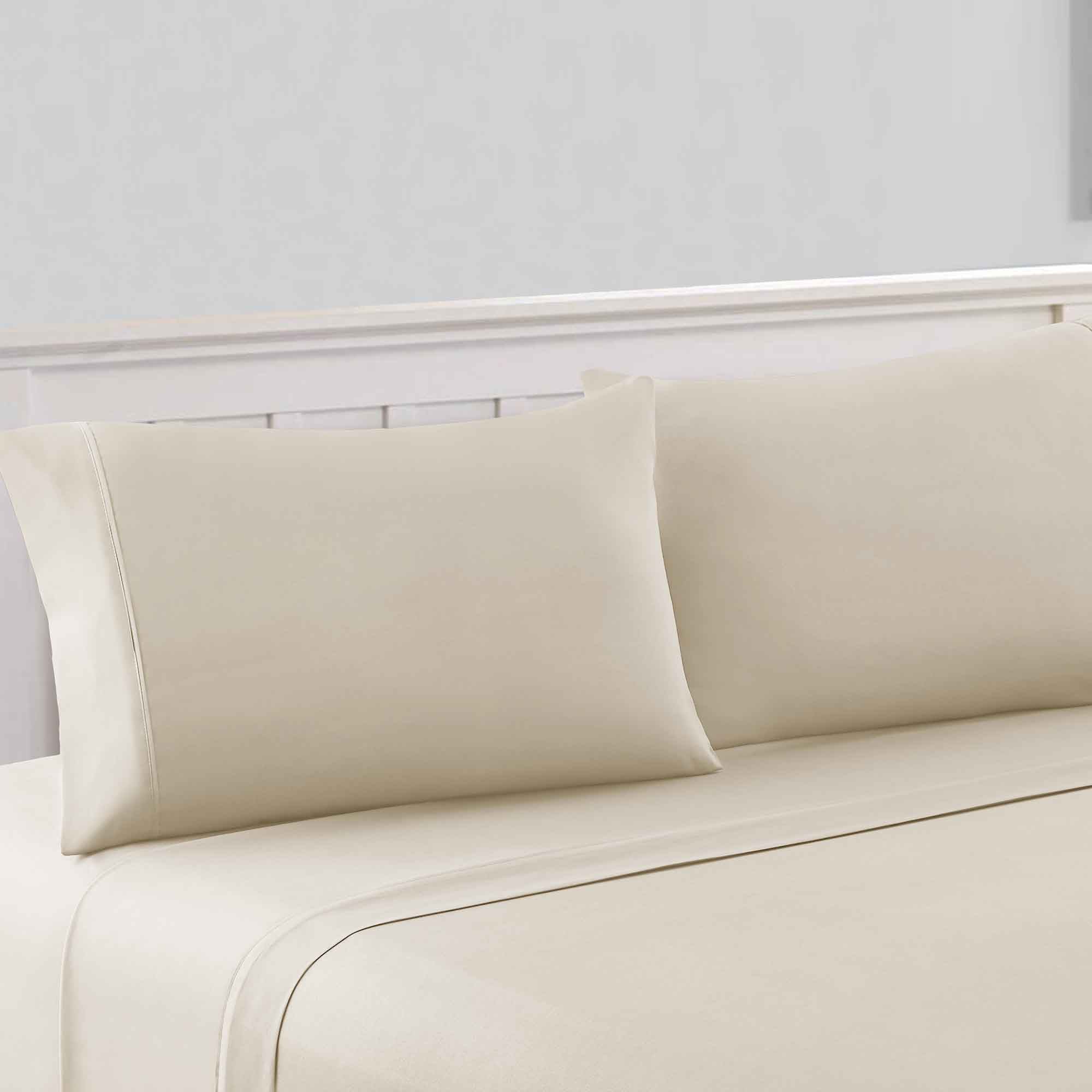 0.2" x 102" x 106" Microfiber Cream  4 Piece King Size Sheet Set with 1800 Thread Count